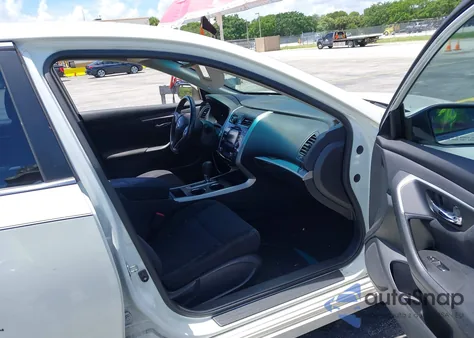 2015 Nissan Altima 2.5 Sv z USA, uszkodzony, nr VIN 1N4AL3AP2FC196271